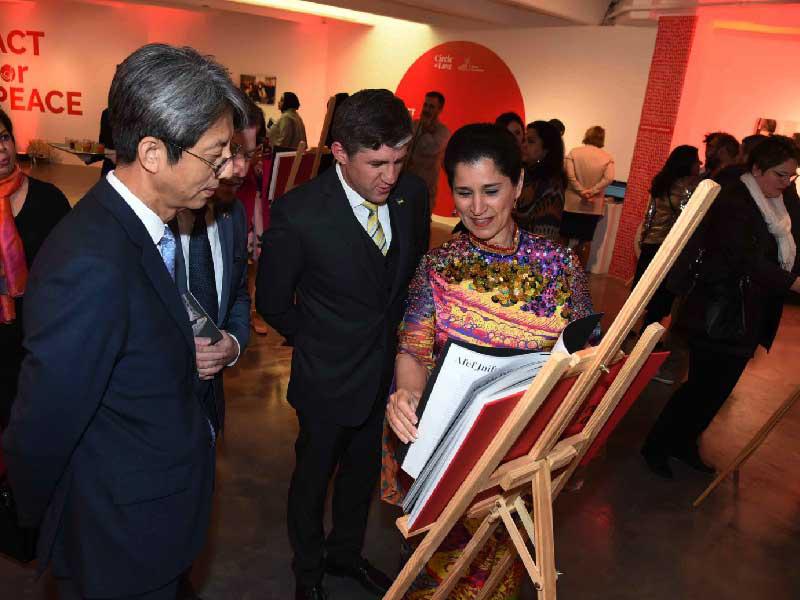 الشيخة انتصار العلي تشرح محتوى الإصدار لضيوفها