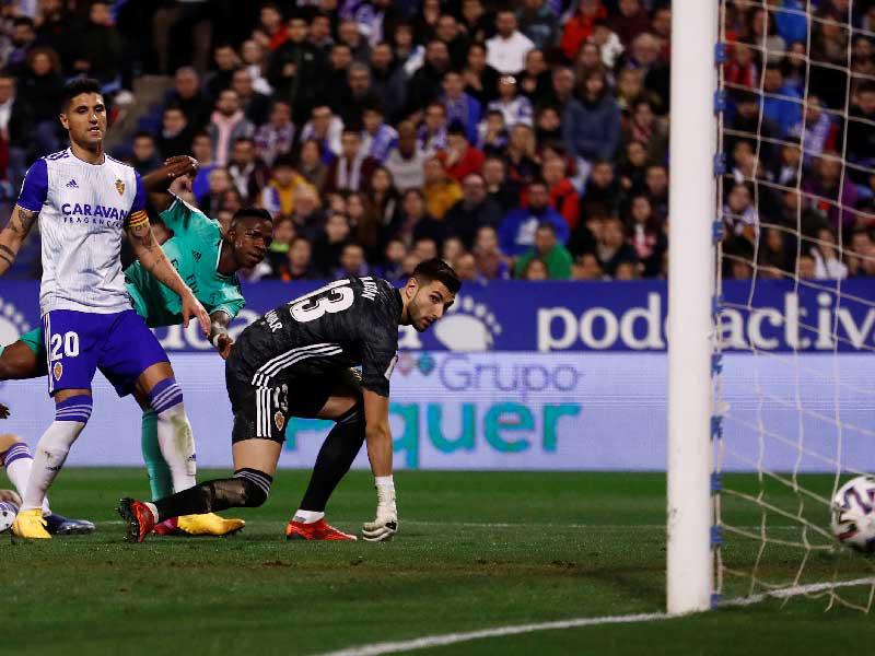 فينيسيوس جونيورز نجم ريال مدريد يسجل هدفه في مرمى سرقسطة