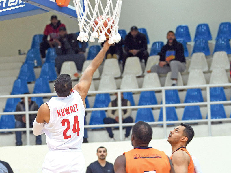 جانب من مباراة كاظمة والكويت في كرة السلة