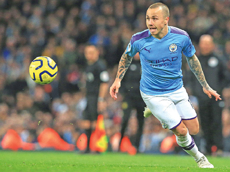  مدافع مانشستر سيتيخوسيه أنخيل إسموريس أنخيلينو