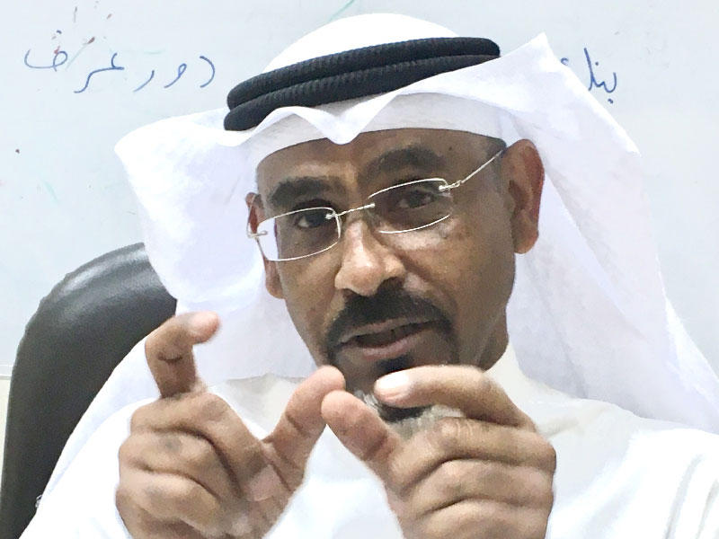 مترجم لغة الإشارة المنتدب في جامعة الكويت، بدر الدوخي