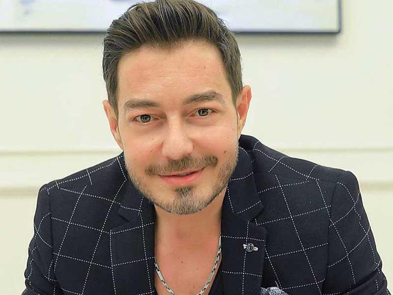 الفنان أحمد زاهر