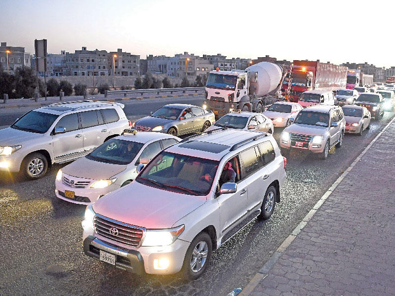 ازدحام خانق على طريق كبد (تصوير عبدالله الخلف)