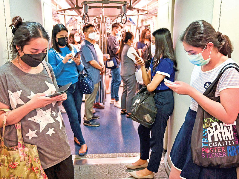 «فيسبوك» تنضم إلى «جهود المكافحة»