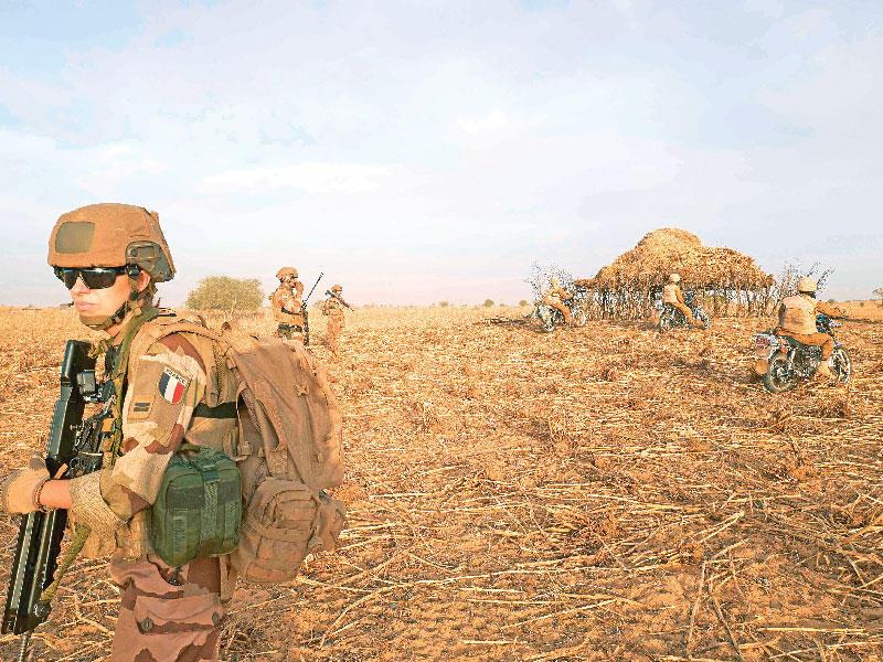 القوات الفرنسية التي تعمل في منطقة الساحل لمكافحة العمليات الإرهابية