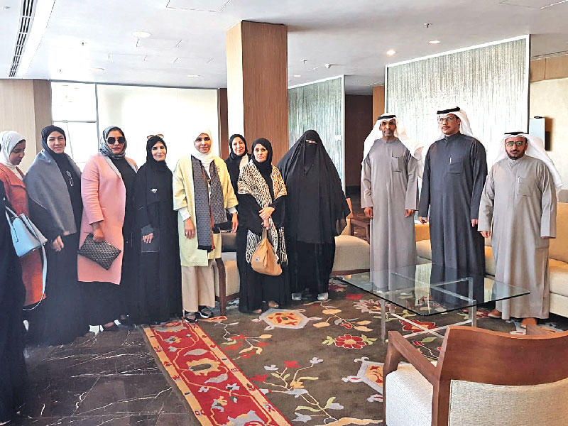 موجهو الخدمات التربوية المساندة خلال الوقفة الاحتجاجية حول صرف الكوادر