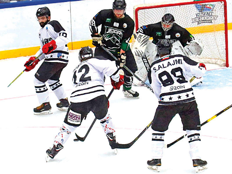مباراة الافتتاح بين ستارز كويت وجدة السعودي ضمن بطولة الكويت المفتوحة للأندية العربية للمحترفين لرجال هوكي الجليد