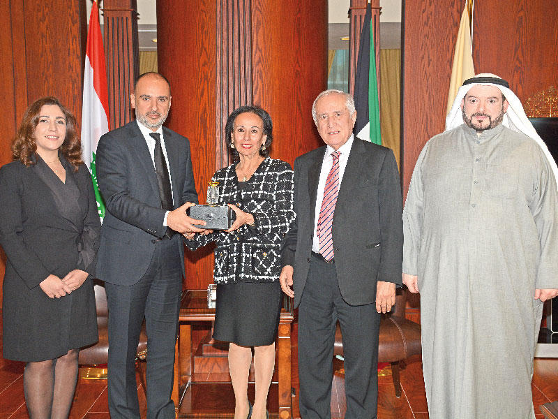 رئيـسة لجنة الماليـــة والاستثمـار، عضوة مجلس إدارة غرفة تجارة وصناعة الكويت وفاء القطامي مستقبلة وفد المؤسسة العامة لتشجيع الاستثمار في لبنان