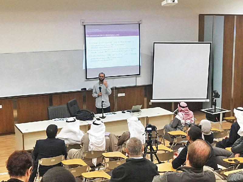 جانب من إحدى الندوات