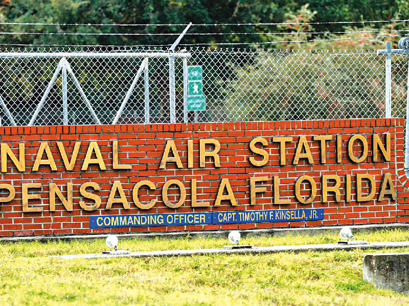 القاعدة يتبنّى عملية  قاعدة بنساكولا الأميركية