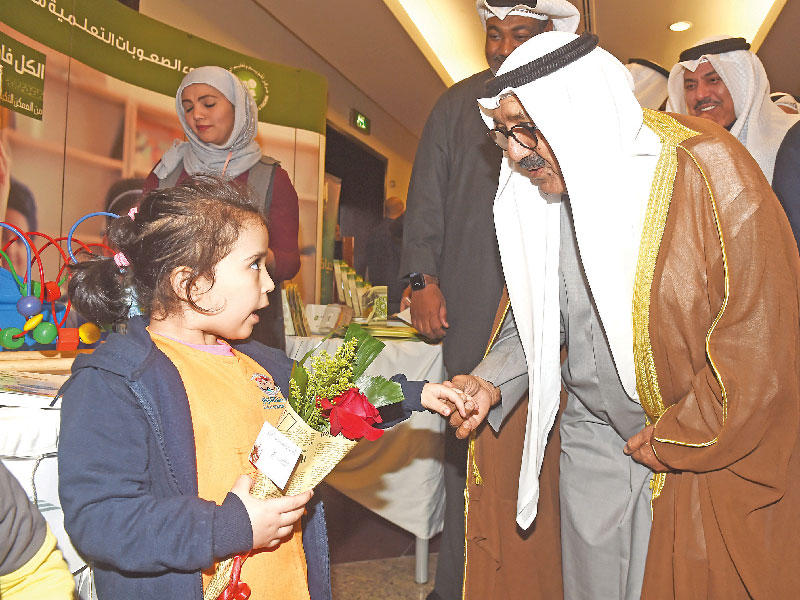 ناصر الصباح خلال جولته في معرض المؤتمر