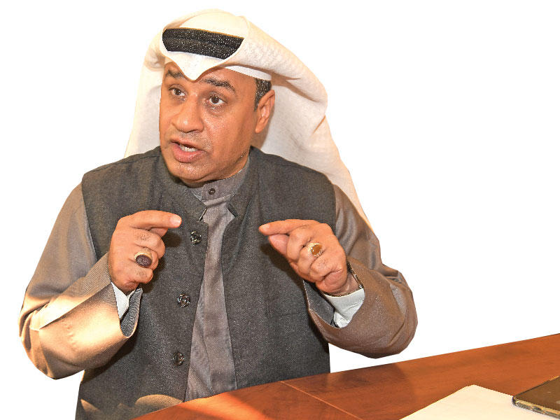 رئيس اللجنة المؤقتة في نادي العربي بدر الدريع متحدثا 