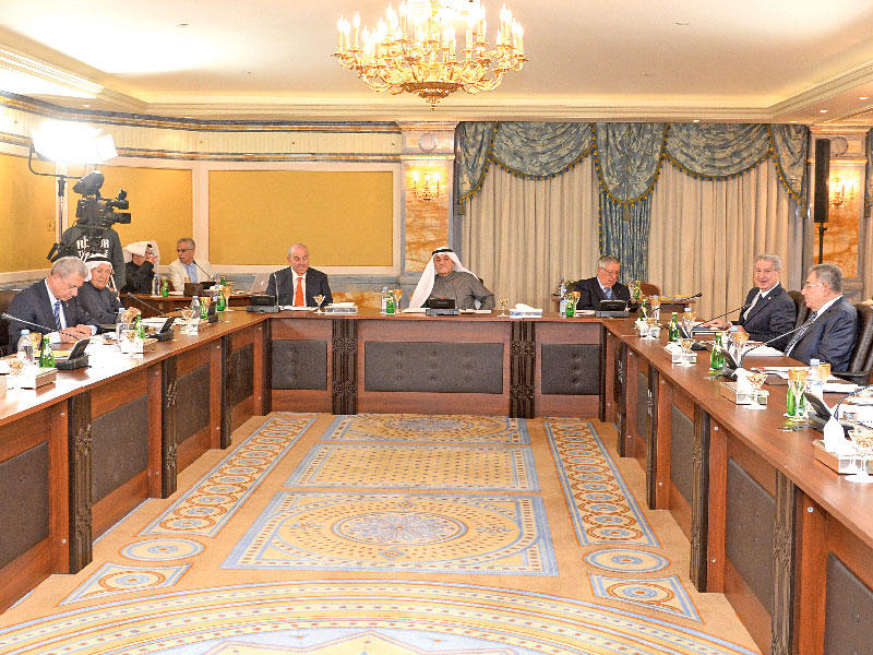 الصقر مترئساً اجتماع مجلس أمناء مجلس العلاقات العربية والدولية أمس    (تصوير نوفل إبراهيم)