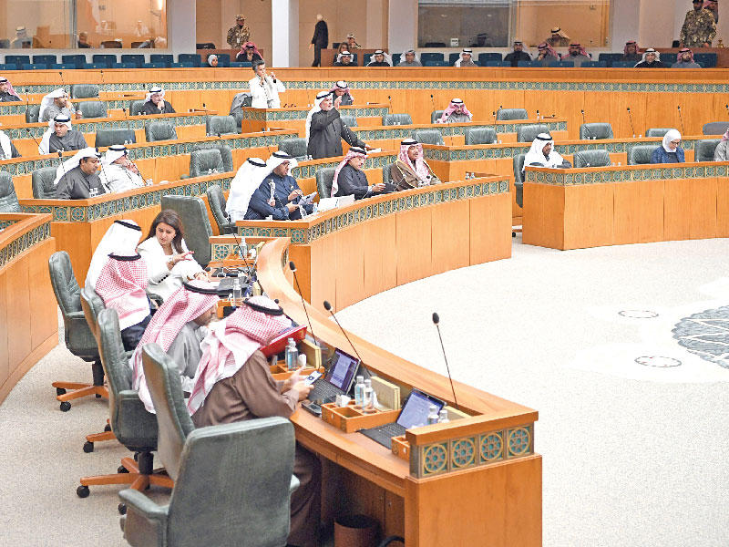 جانب من الجلسة أمس (تصوير عبدالله الخلف)