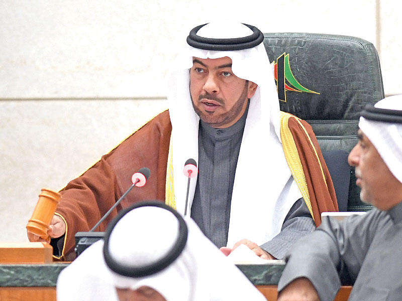 النائب على الدقباسي مترئساً الجلسة