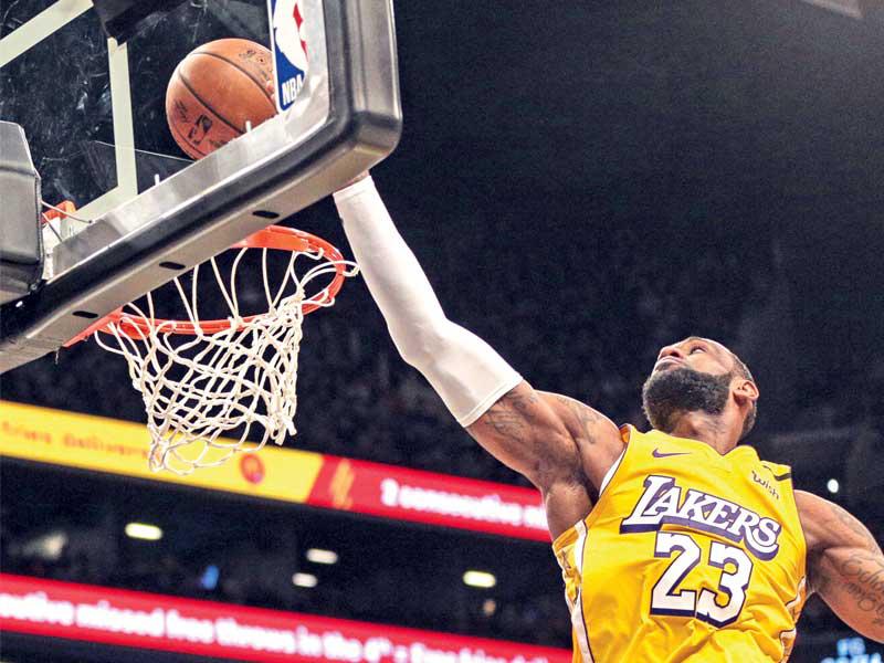 ليبرون جيمس نجم ليكرز