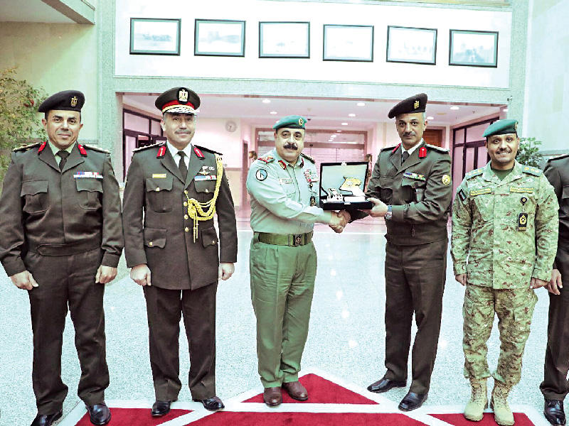 وكيل الحرس الوطني الفريق الركن هاشم الرفاعي مستقبلاً الوفد المصري