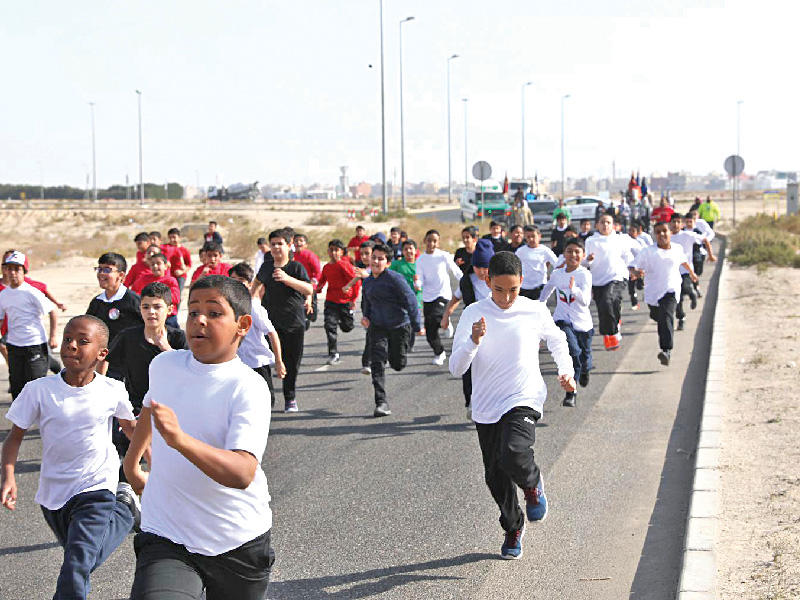 الأطفال المشاركون في الماراثون