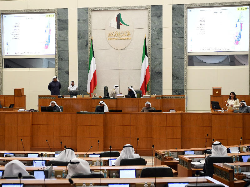 جانب من جلسة أمس (تصوير عبدالله الخلف)