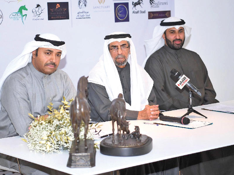 البريهي يتوسط بورسلي والغيث في المؤتمر الصحافي أمسn