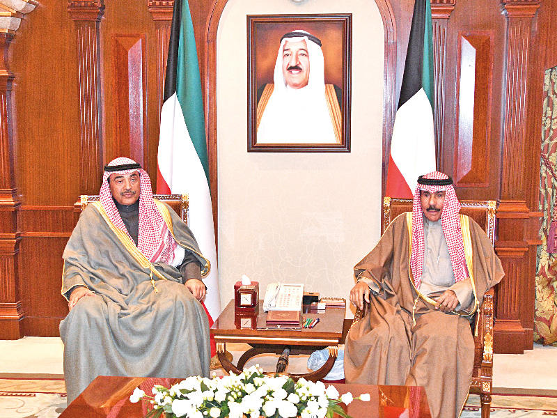 سمو ولي العهد الشيخ نواف الأحمد مستقبلاً رئيس مجلس الوزراء الشيخ صباح الخالد أمس