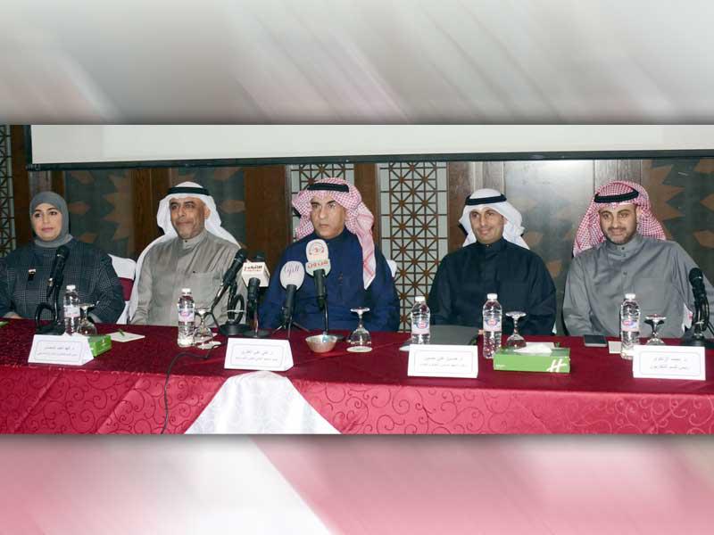 جانب من المؤتمر الصحافي 