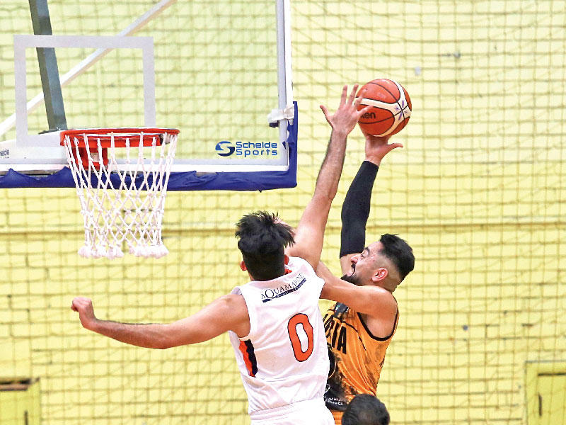 جانب من مباراة القادسية وكاظمة