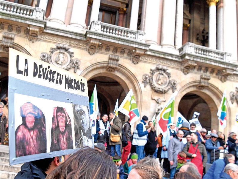 تظاهرات المعاشات تغلق «إيفل» في باريس