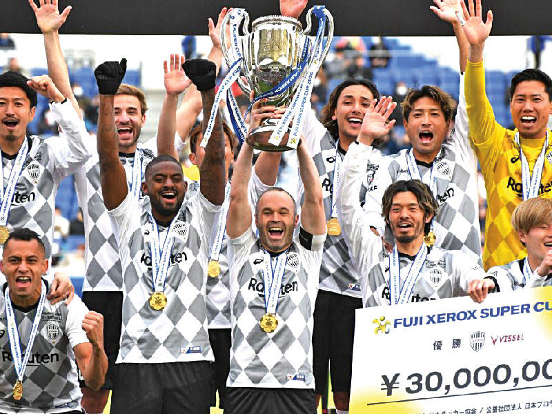 جانب من تتويج نادي فيسيل كوبي الياباني