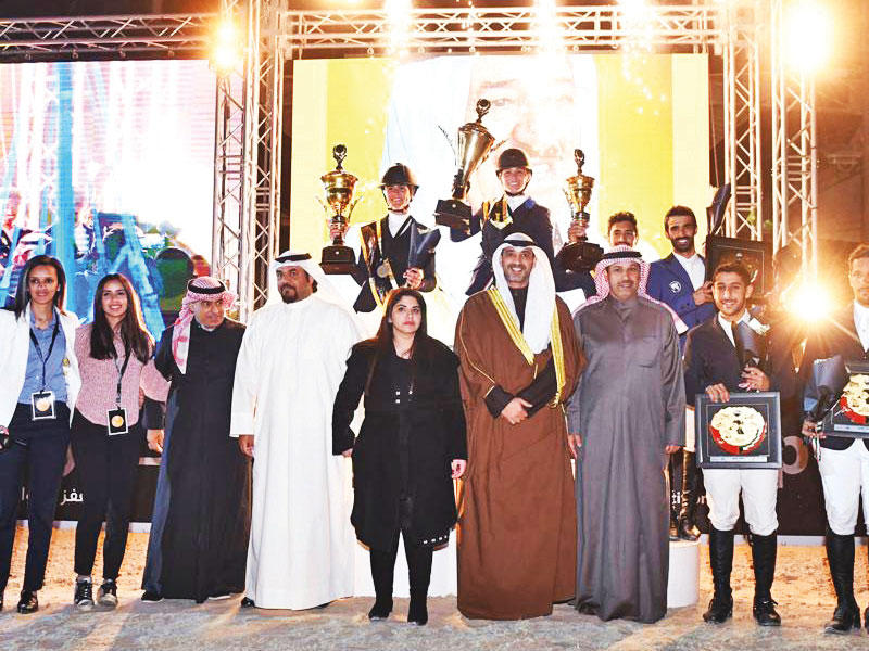  تتويج الفارسة يارا الهنيدي في النسخة الأولى من بطولة كأس سمو أمير البلاد الشيخ صباح الأحمد لفروسية قفز الحواجز