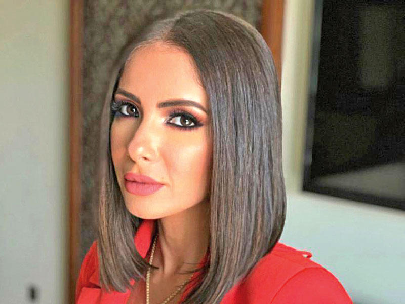 النجمة منى زكي 