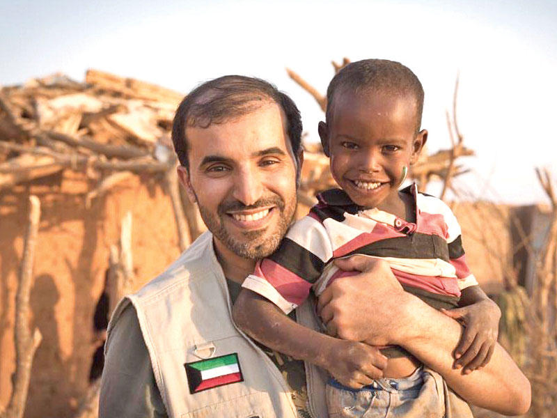  المدير العام لـ«نماء» للزكاة والتنمية المجتمعية سعد العتيبي خلال إحدى الحملات