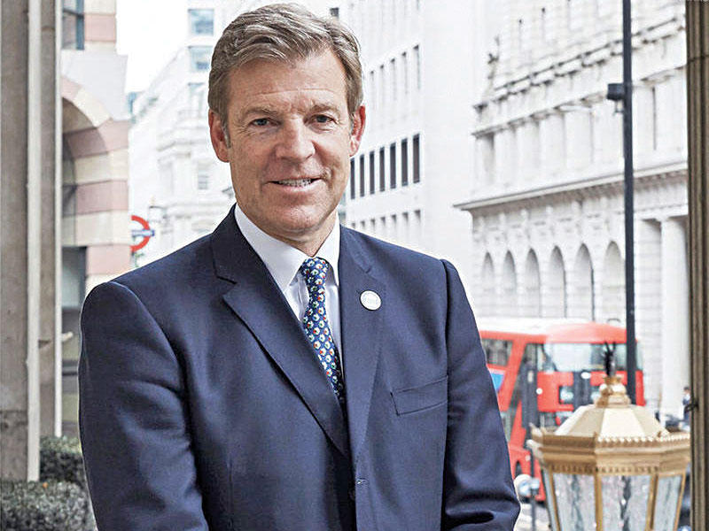 عمدة الحي المالي للندن اللورد ويليام راسل