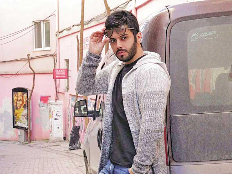 الفنان مشاري العوضي