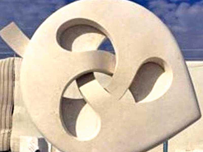 من الاعمال المنحوتة في فعاليات سيمبوزيوم مصر الدولي للنحت