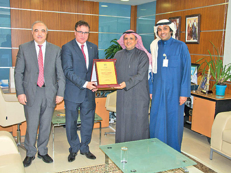  جانب من تكريم السفير الجزائري لدى الكويت عبدالملك بوهدو