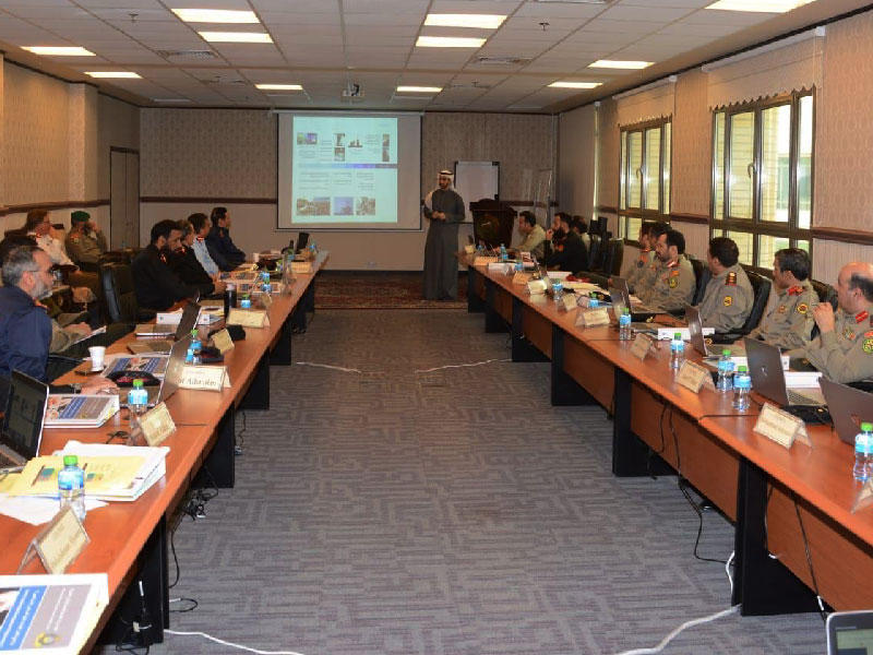 أستاذ الاتصال الاستراتيجي ودراسات المجتمع في جامعة الكويت عضو المجلس الأعلى للتخطيط والتنمية د. ناصر المجيبل، متحدثاً خلال ندوة  رؤية الكويت 2035 