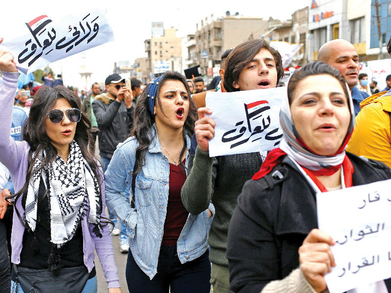 عراقيات خلال تظاهرة في بغداد أمس (أ ف ب)