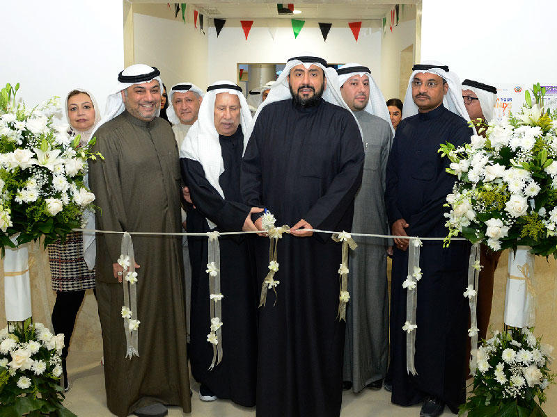 وزير الصحة  د. باسل الصباح خلال افتتاحه لمركز  سيد عبدالرزاق الزلزلة الصحي في منطقة الدسمة