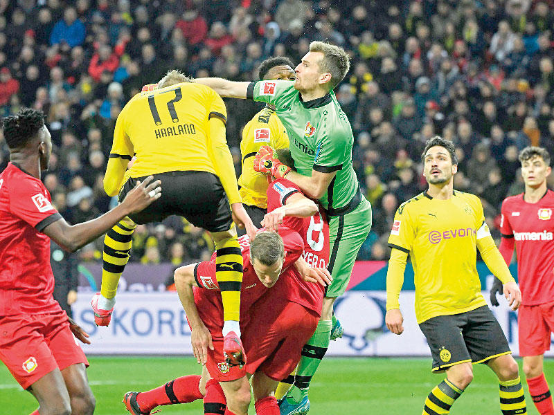 جانب من مباراة دورتموند وليفركوزن