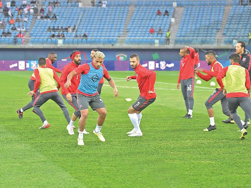 جانب من تدريب سابق للأبيض ويبدو بيسمارك المستبعد أسيويا