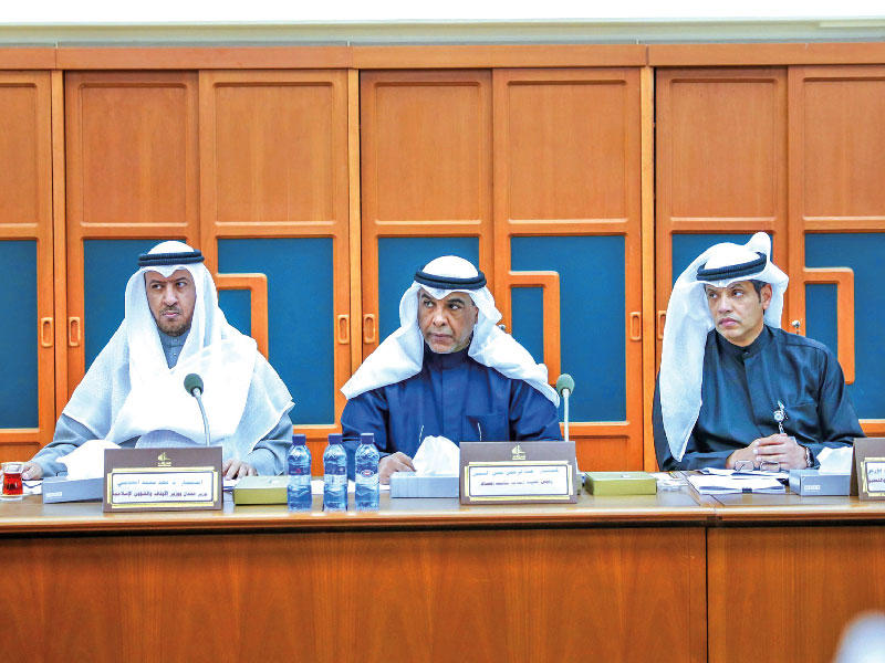وزير العدل وزير الأوقاف والشؤون الإسلامية المستشار د. فهد العفاسي حاضراً في اجتماع «التشريعية»