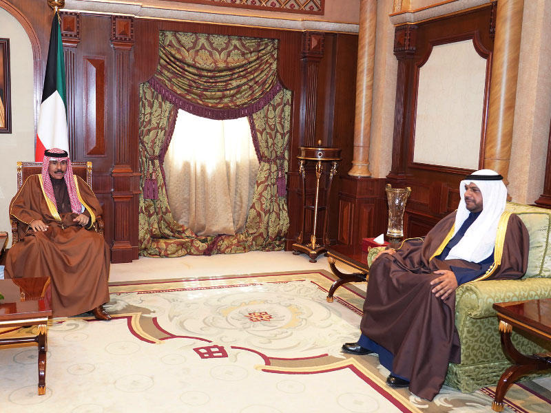 ولي العهد مستقبلاً وزير الدفاع أمس