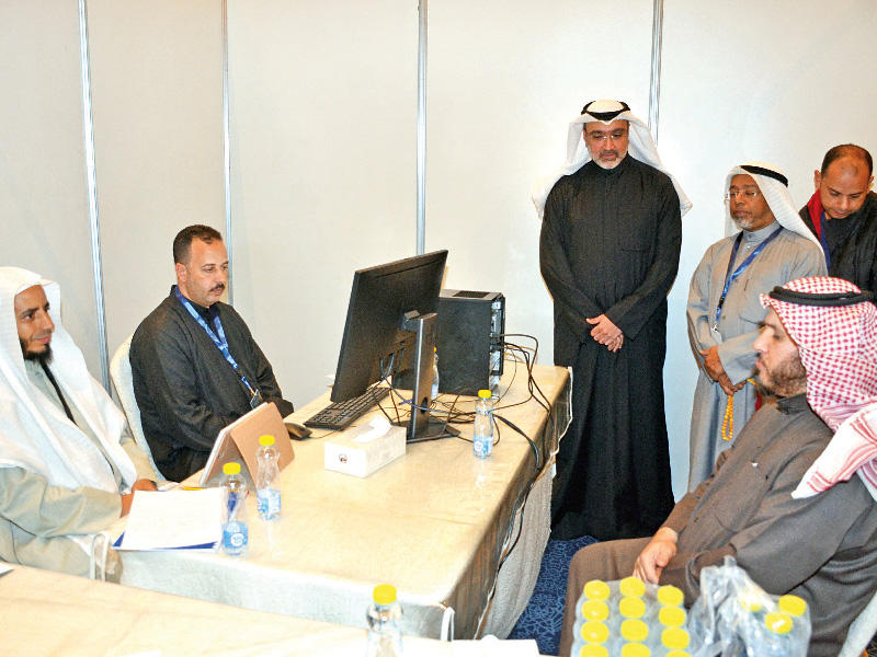 الصقعبي خلال جولة على بعض اللجان