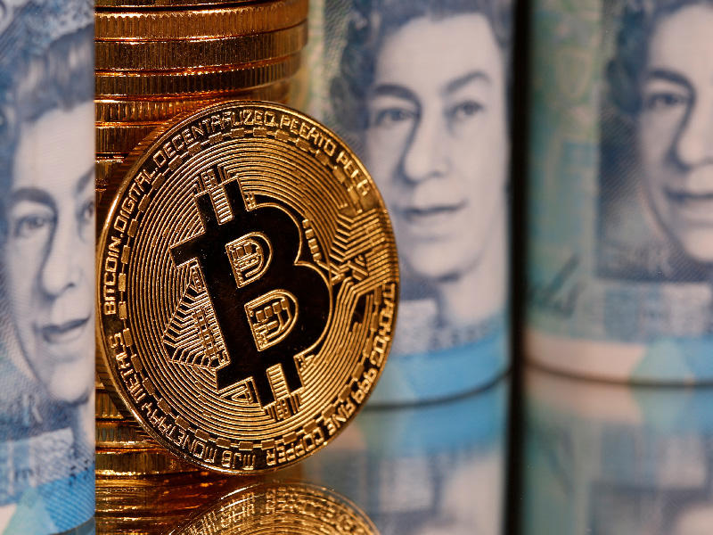 بتكوين تعاود التداول دون 10 آلاف دولار