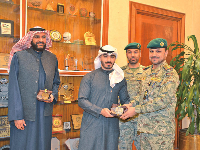 وفد المالية خلال لقاء الحرس