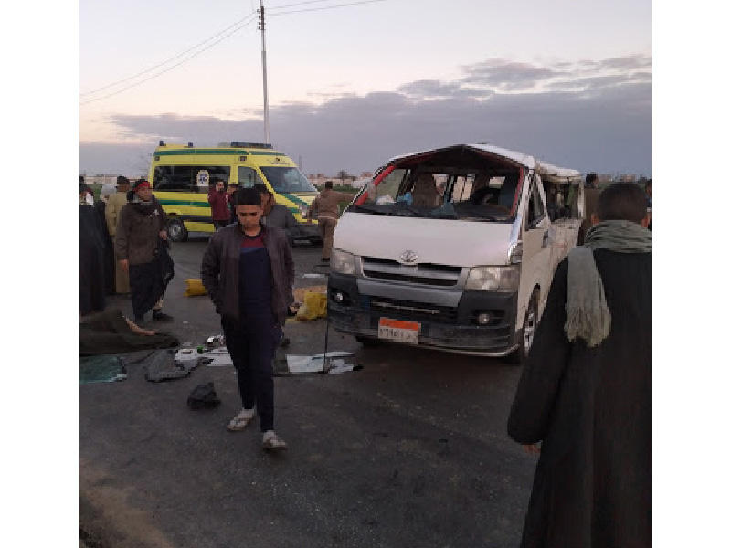 موقع الحادث الذي نجم عن تصادم بين حافلتين على الطريق الدائري بقرية صفط الغربية بمحافظة المنيا - مصر