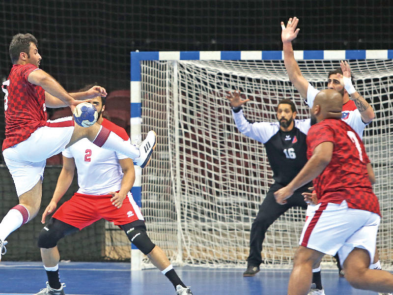 جانب من مباراة الكويت والنصر في كرة اليد