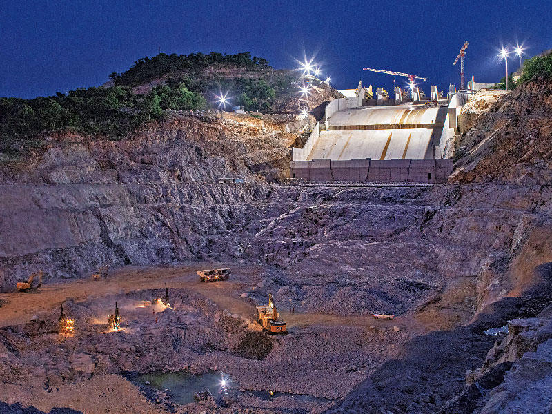 جانب من أعمال البناء في سد النهضة (نيويورك تايمز)