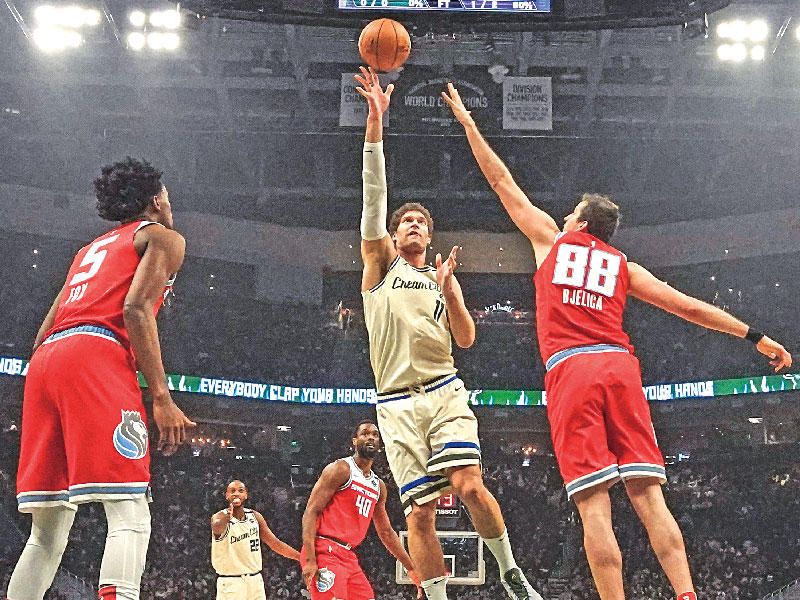 لوبيز نجم باكس يسجل في سلة ساكرامنتو